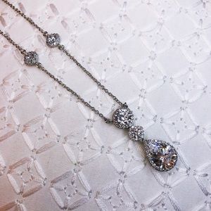 Dainty, Classy Necklace {BRAND NEW}